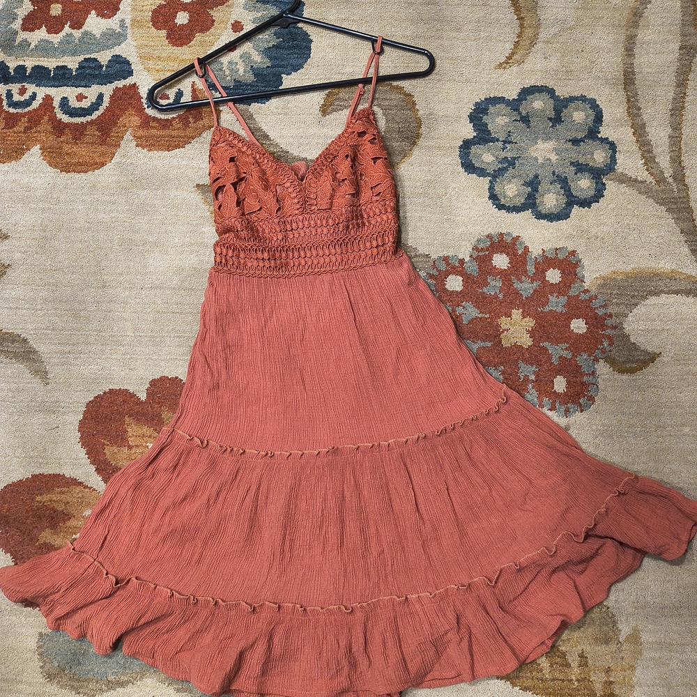 Chic Coral Lace Midi Dress